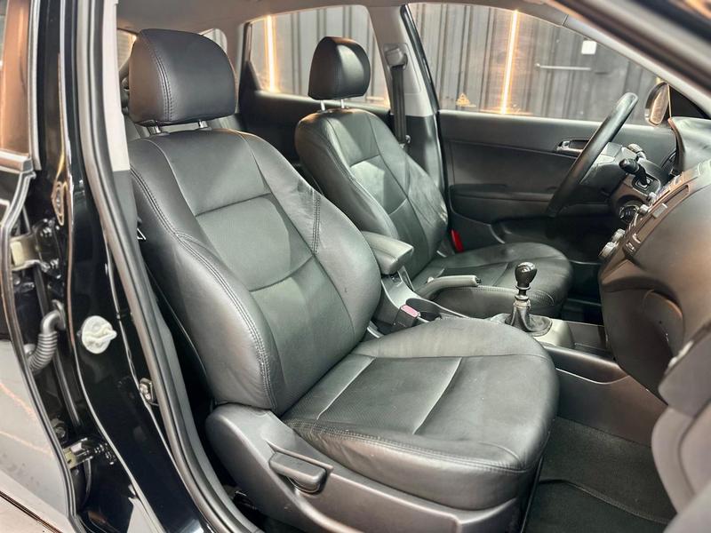 Hyundai i30 2.0 - foto 8