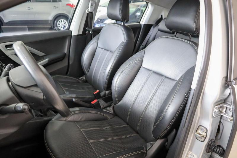 Peugeot 208 1.5 Active 8V Flex 4P Manual - foto 8