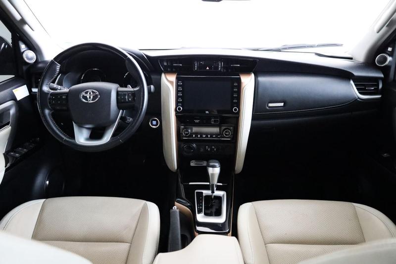 Toyota SW4 Diamond 28 Tb 4X4 Die Automático - foto 9