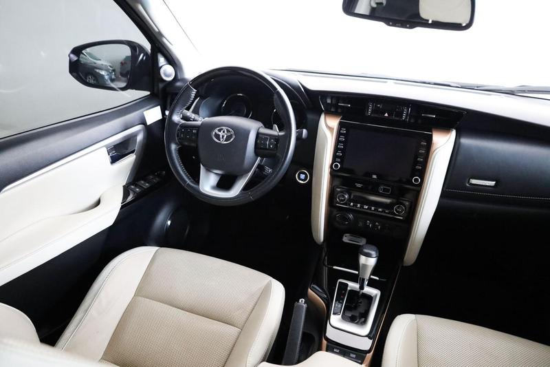 Toyota SW4 Diamond 28 Tb 4X4 Die Automático - foto 10
