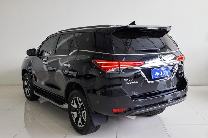 Toyota SW4 Diamond 28 Tb 4X4 Die Automático - foto 17