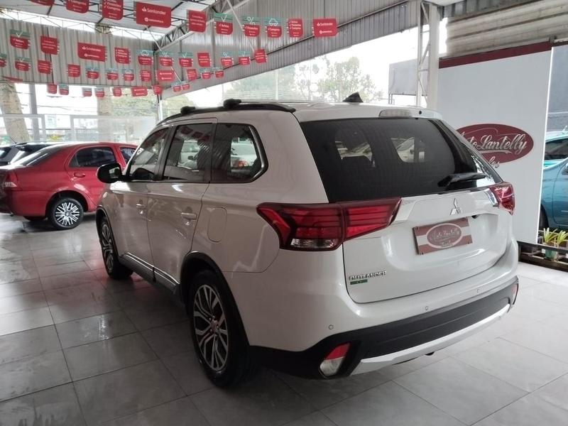 Mitsubishi Outlander 2.0 - foto 4