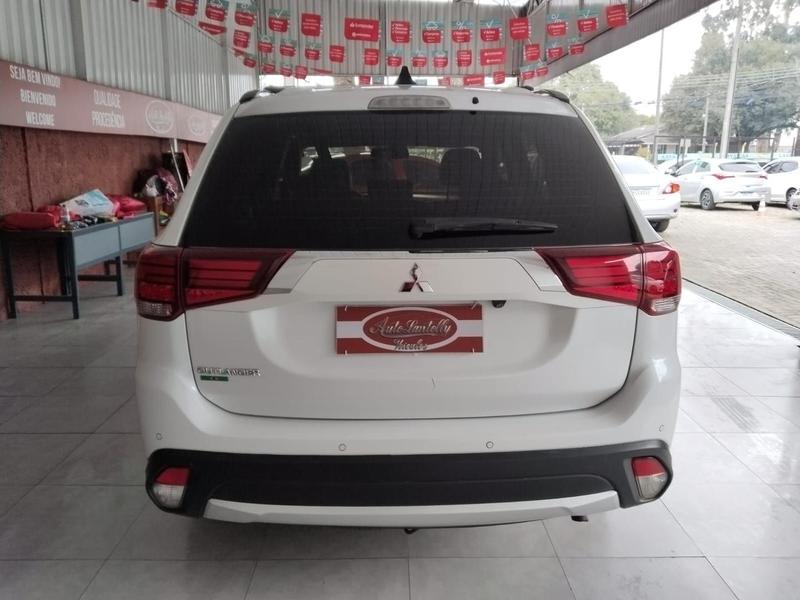 Mitsubishi Outlander 2.0 - foto 5