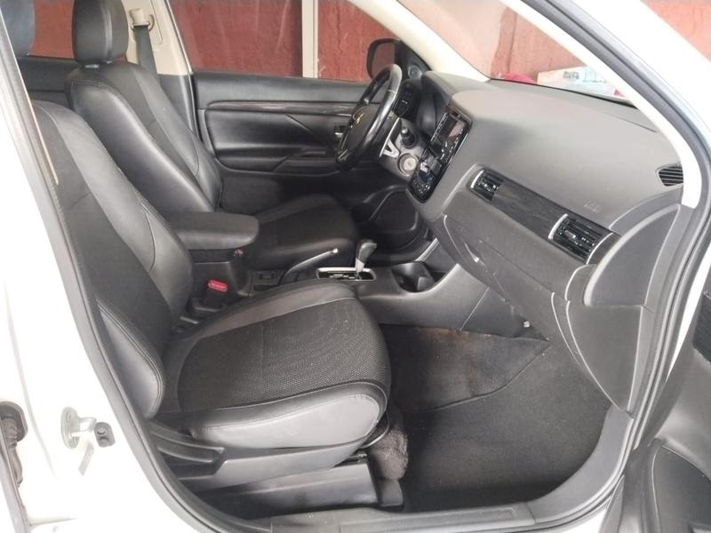 Mitsubishi Outlander 2.0 - foto 10