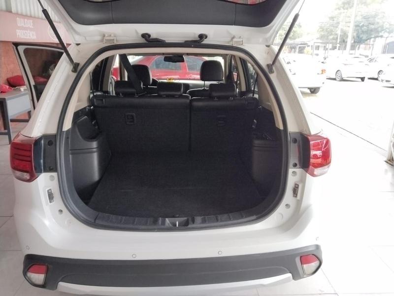 Mitsubishi Outlander 2.0 - foto 13