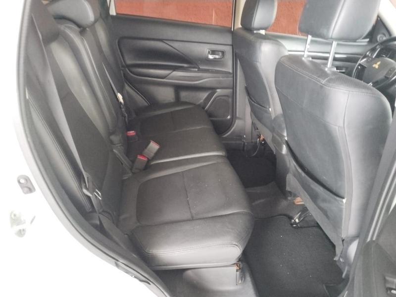 Mitsubishi Outlander 2.0 - foto 11