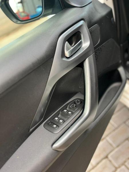 Peugeot 208 Griffe A - foto 10