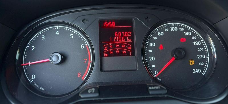 Volkswagen Voyage 16l - foto 16