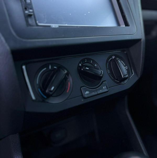 Volkswagen Voyage 16l - foto 13