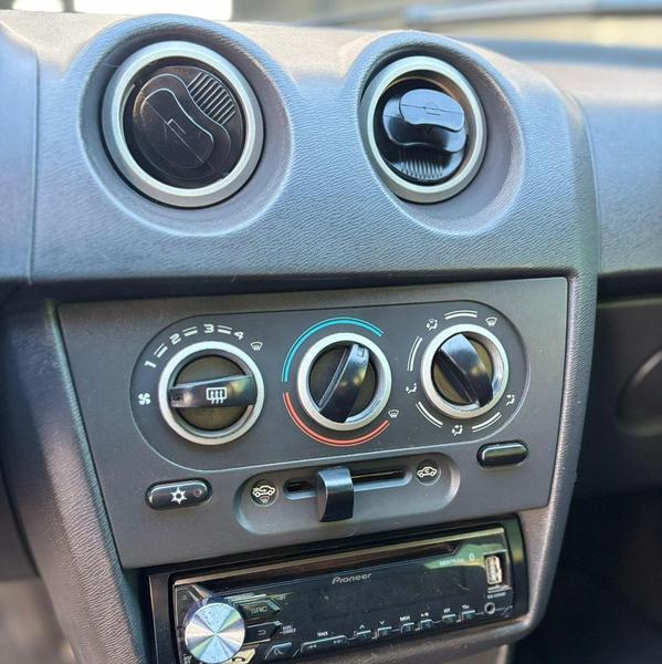 Chevrolet Prisma Joy - foto 12