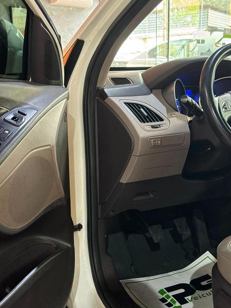 Hyundai ix35 2.0 - foto 14