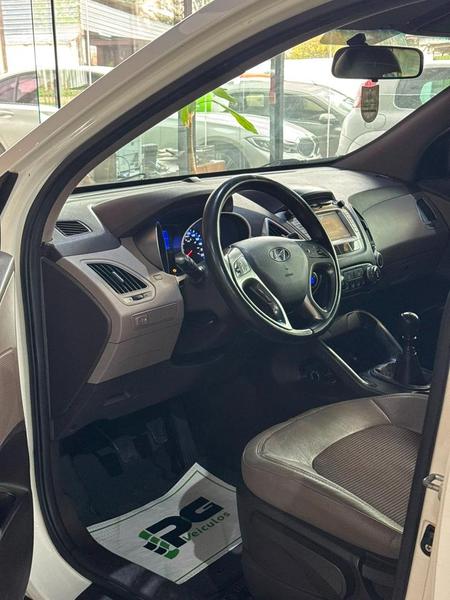 Hyundai ix35 2.0 - foto 12
