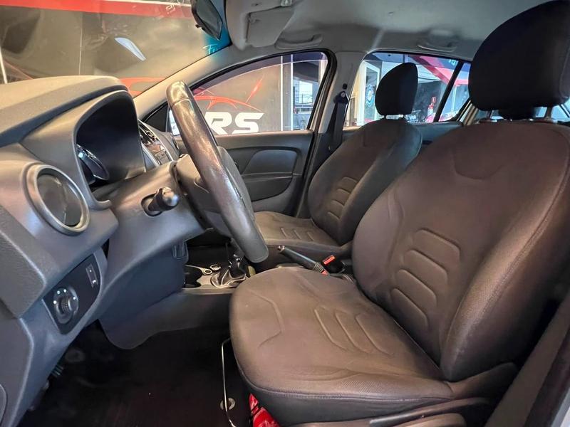 Renault Sandero Dyna 16r - foto 14