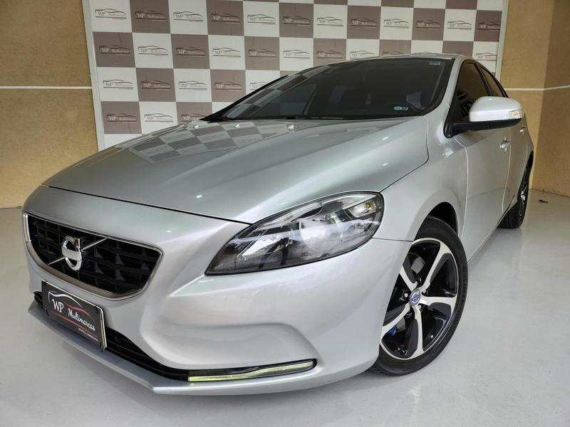 VOLVO V40 T4 DYNAMIC