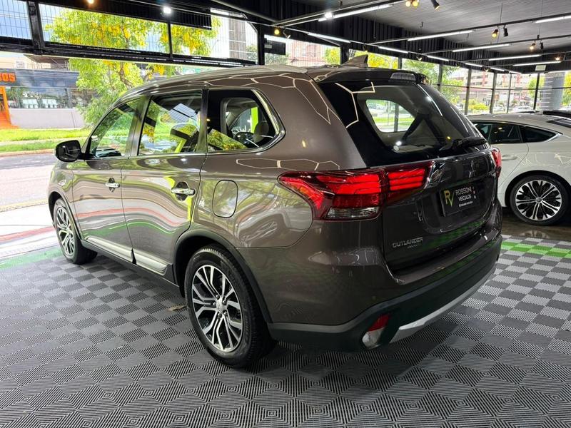 Mitsubishi Outlander Mmc Outlander 30 GT 2018 Londrina Parana - foto 6