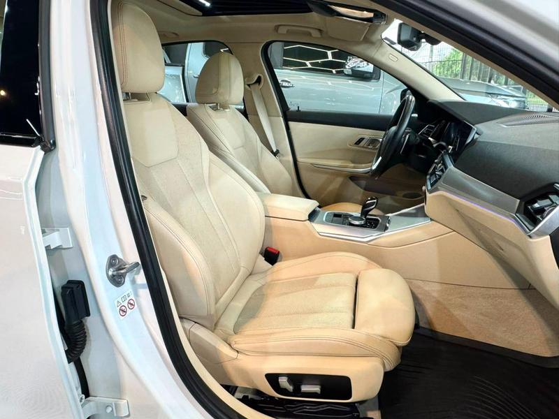 BMW 320i active flex - foto 17