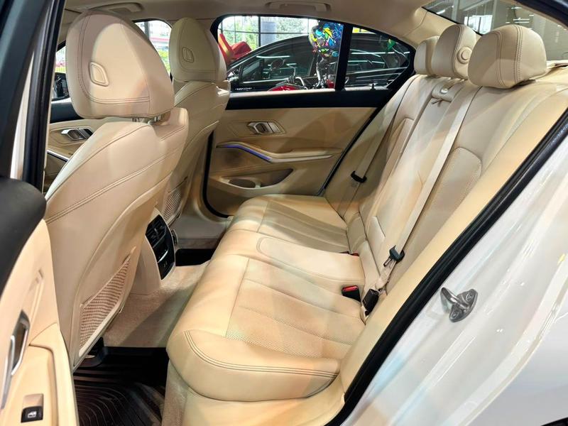 BMW 320i active flex - foto 16