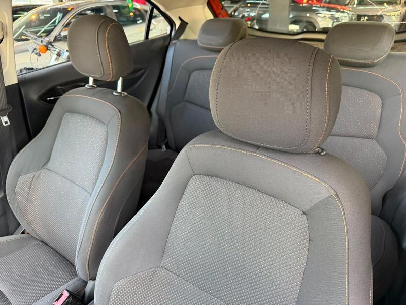 Chevrolet Onix laranja - foto 15