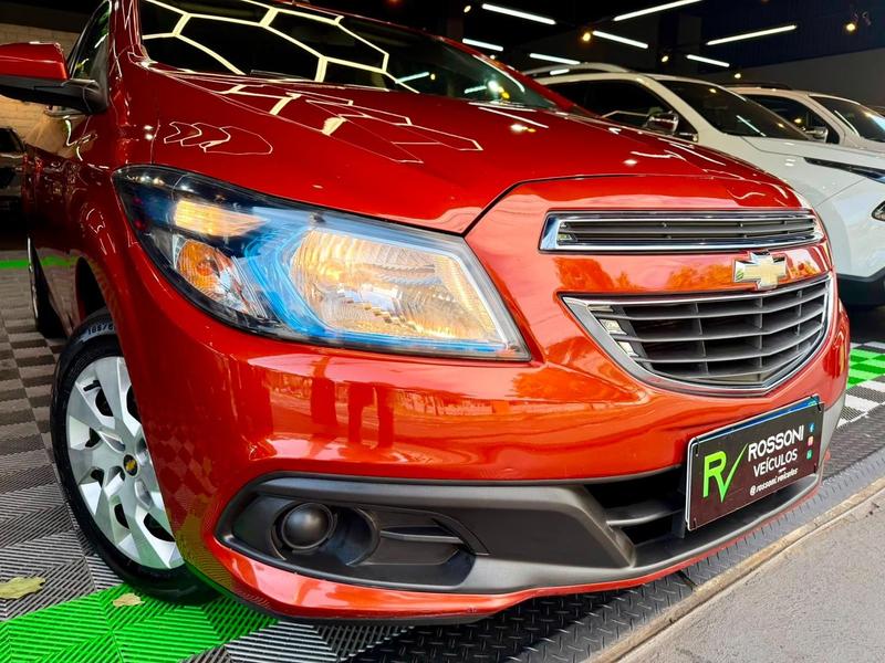 Chevrolet Onix laranja - foto 9