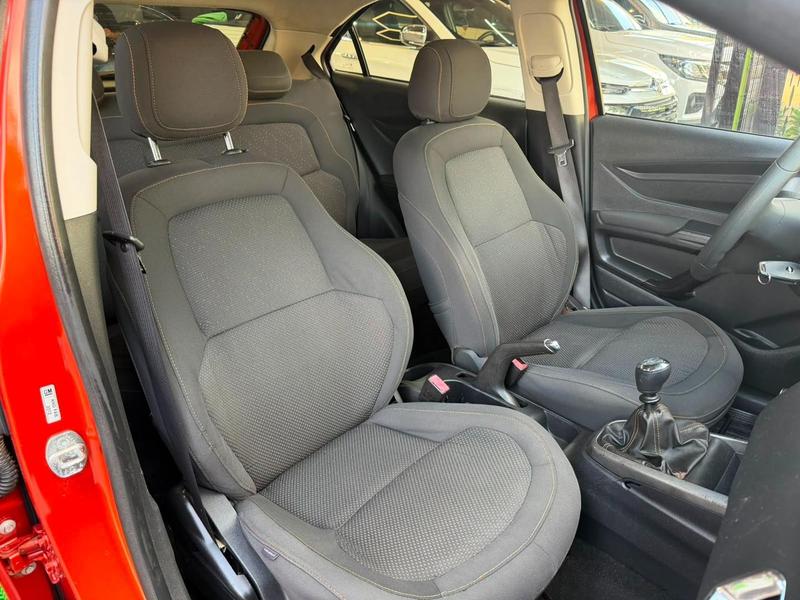 Chevrolet Onix laranja - foto 14