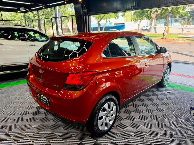 Chevrolet Onix laranja - foto 4