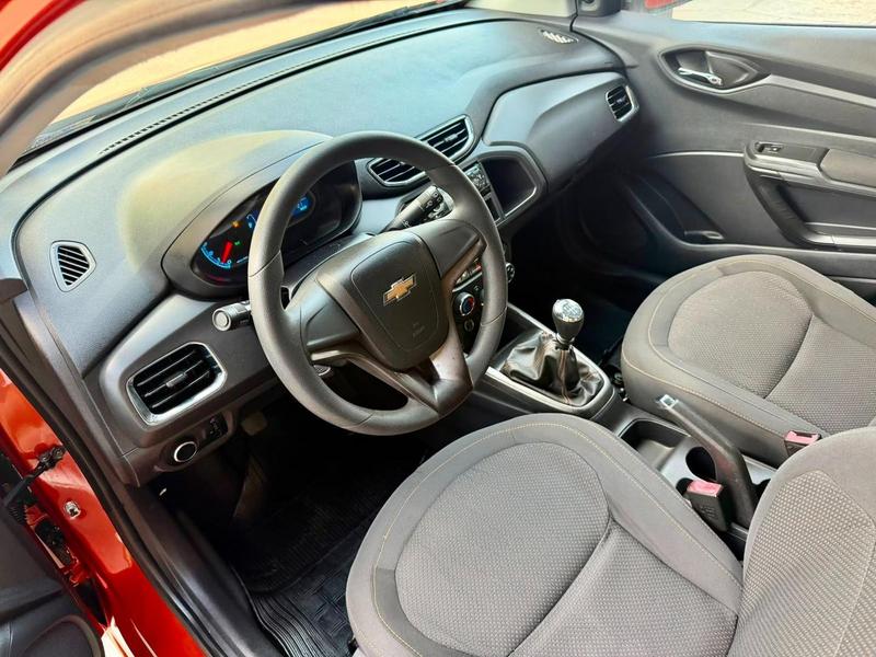 Chevrolet Onix laranja - foto 12