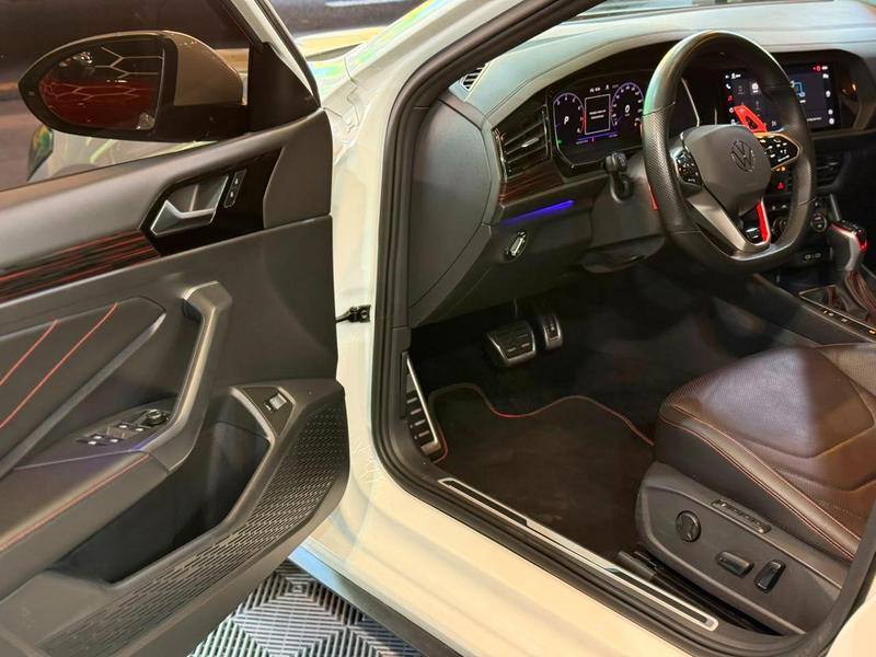 Volkswagen Jetta GLi - foto 14