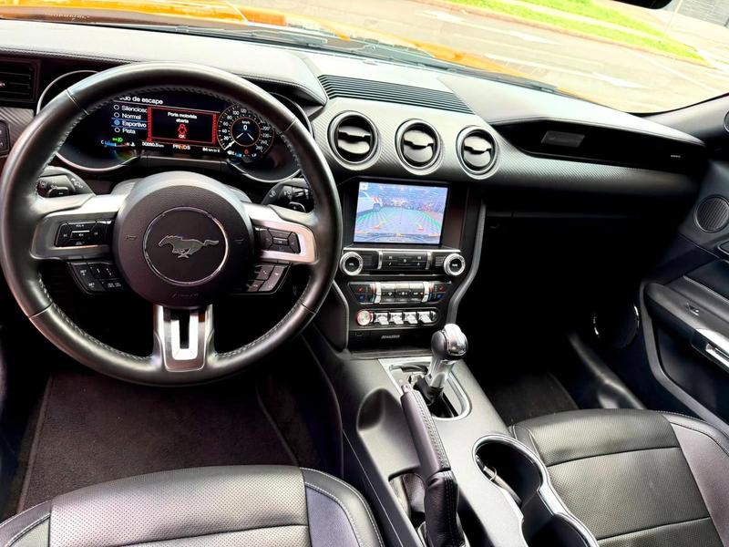 Ford Mustang GT - foto 13