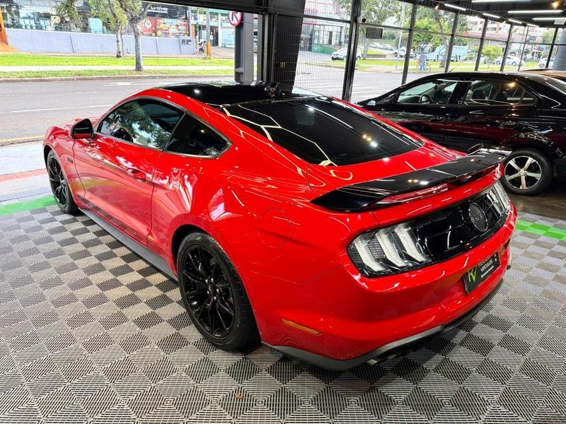Ford Mustang GT - foto 6