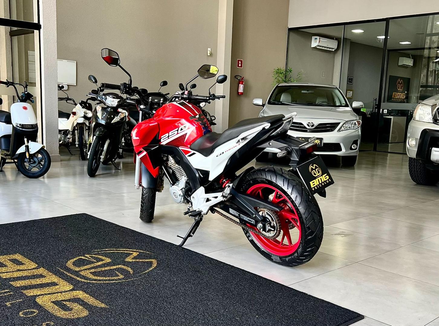 HONDA CB 250F TWISTER  - foto 6