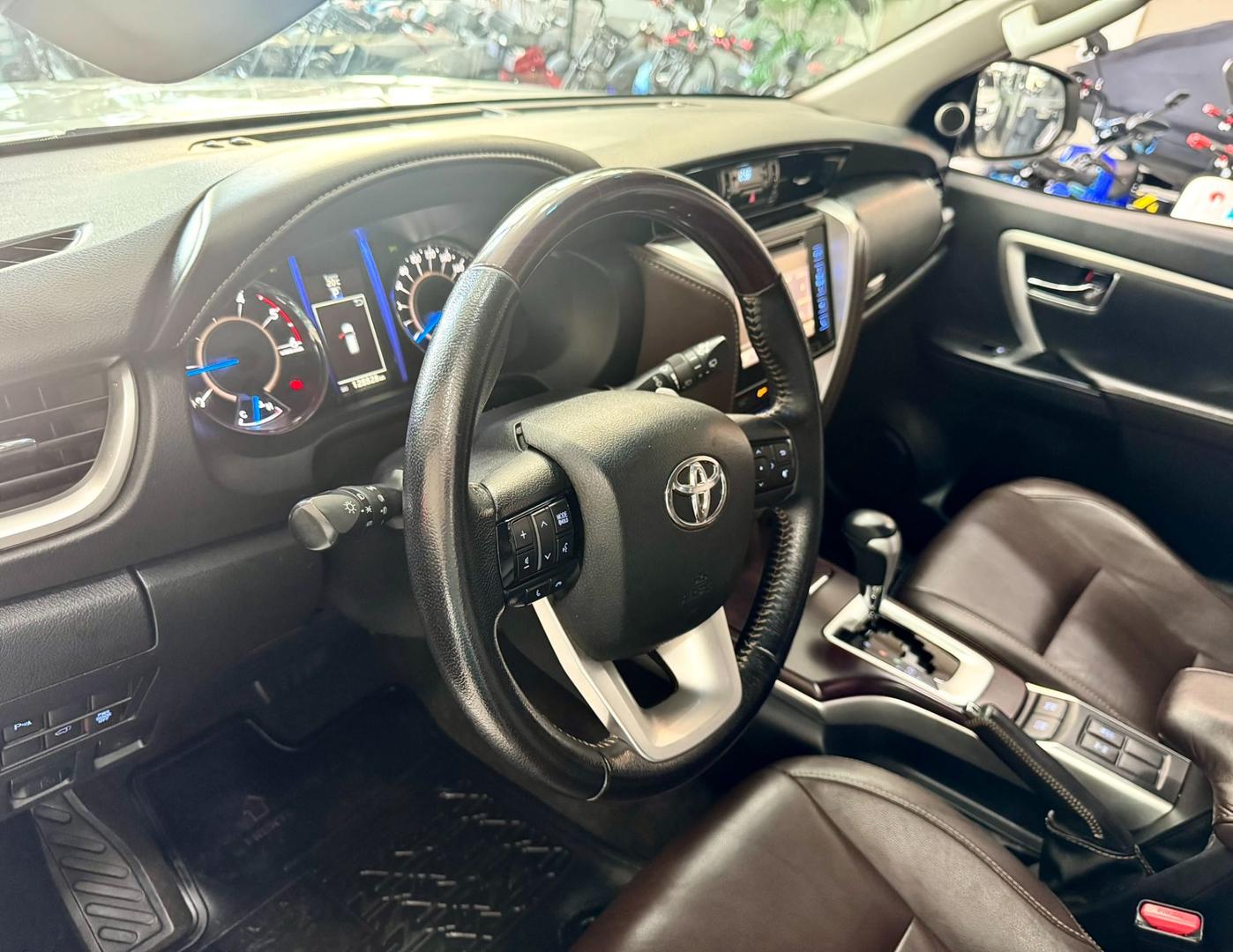 TOYOTA HILUX SW4 SRX 4X4 2.8 TURBO DIESEL - foto 12