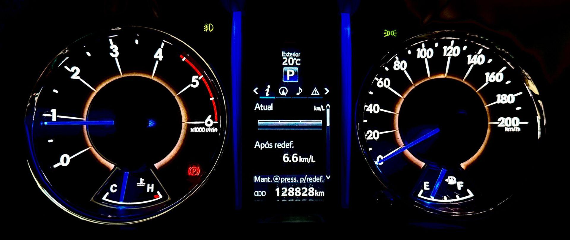 TOYOTA HILUX SW4 SRX 4X4 2.8 TURBO DIESEL - foto 15