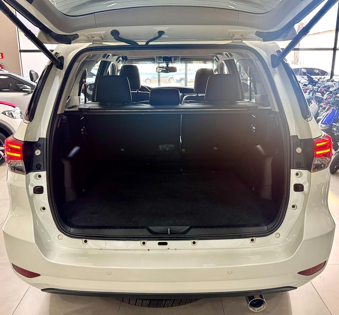 TOYOTA HILUX SW4 SRX 4X4 2.8 TURBO DIESEL - foto 16