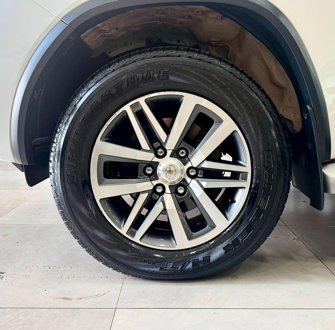 TOYOTA HILUX SW4 SRX 4X4 2.8 TURBO DIESEL - foto 17