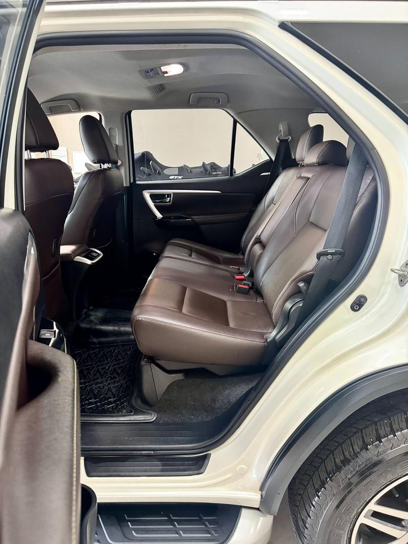 TOYOTA HILUX SW4 SRX 4X4 2.8 TURBO DIESEL - foto 8