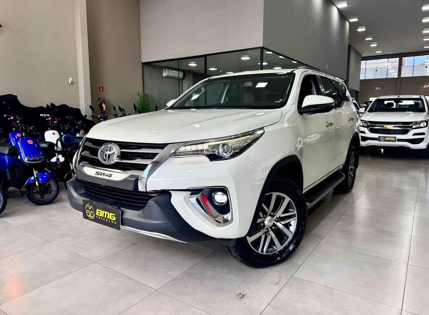 TOYOTA HILUX SW4 SRX 4X4 2.8 TURBO DIESEL - foto 2