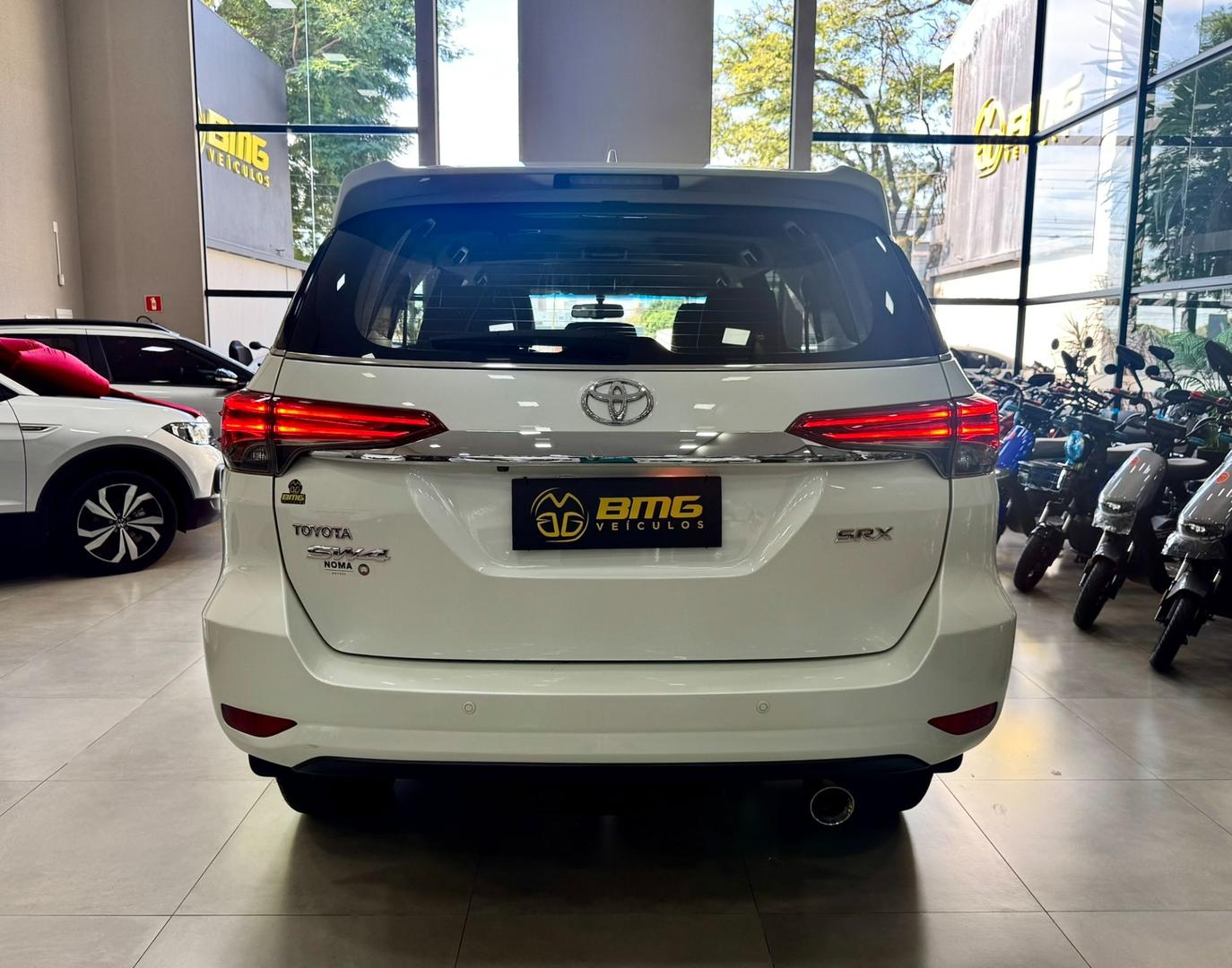 TOYOTA HILUX SW4 SRX 4X4 2.8 TURBO DIESEL - foto 6