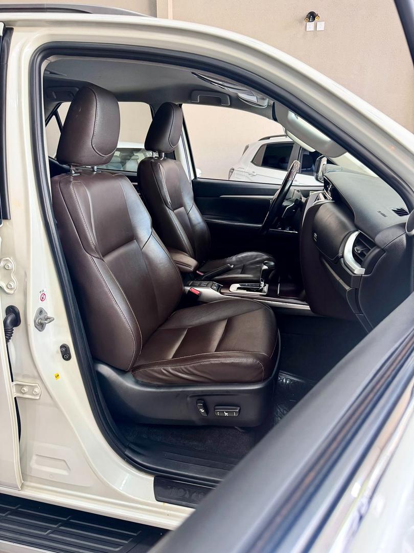 TOYOTA HILUX SW4 SRX 4X4 2.8 TURBO DIESEL - foto 9