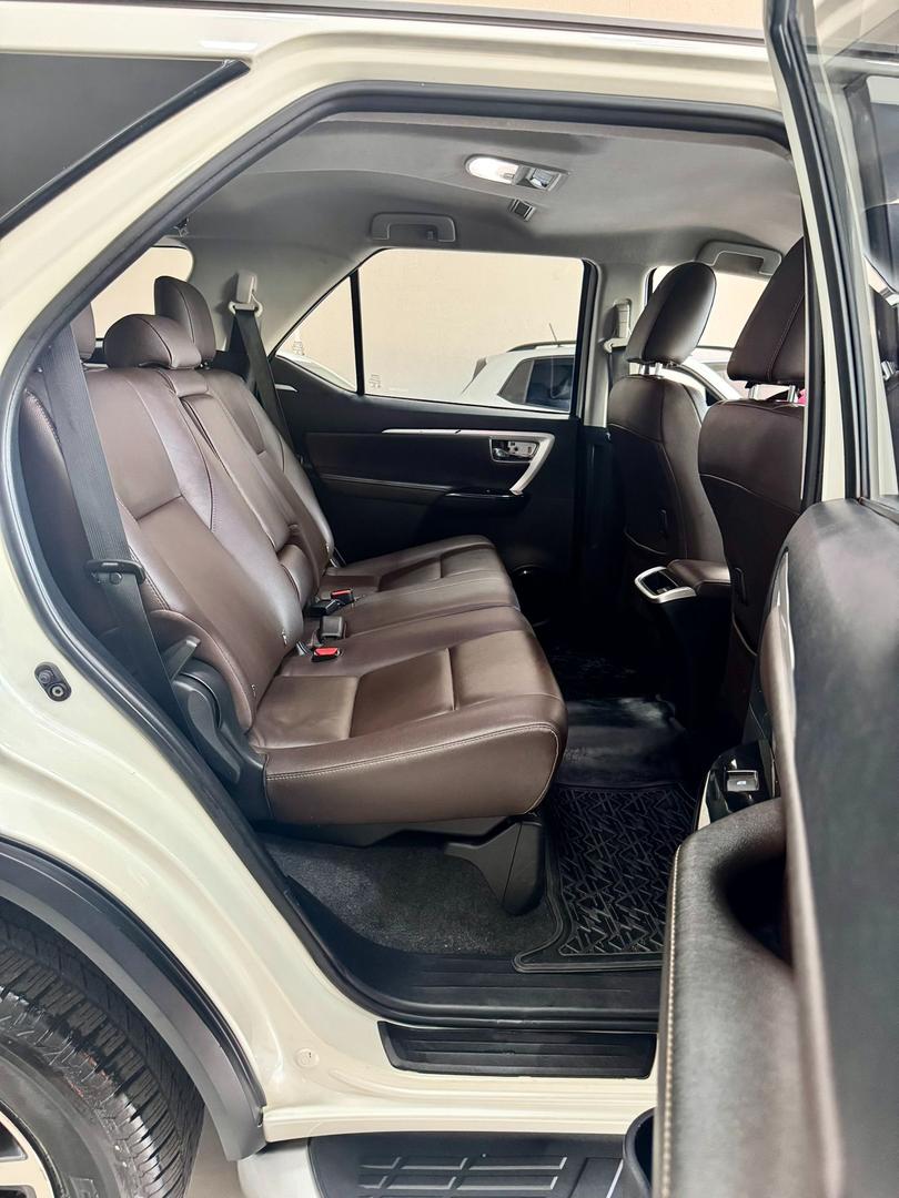 TOYOTA HILUX SW4 SRX 4X4 2.8 TURBO DIESEL - foto 10