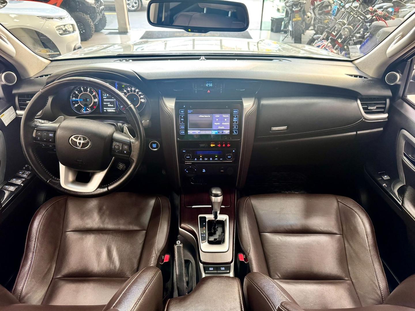 TOYOTA HILUX SW4 SRX 4X4 2.8 TURBO DIESEL - foto 11