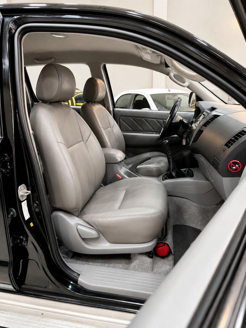 TOYOTA HILUX SRV 3.0 TURBO DIESEL 4X2 - foto 9