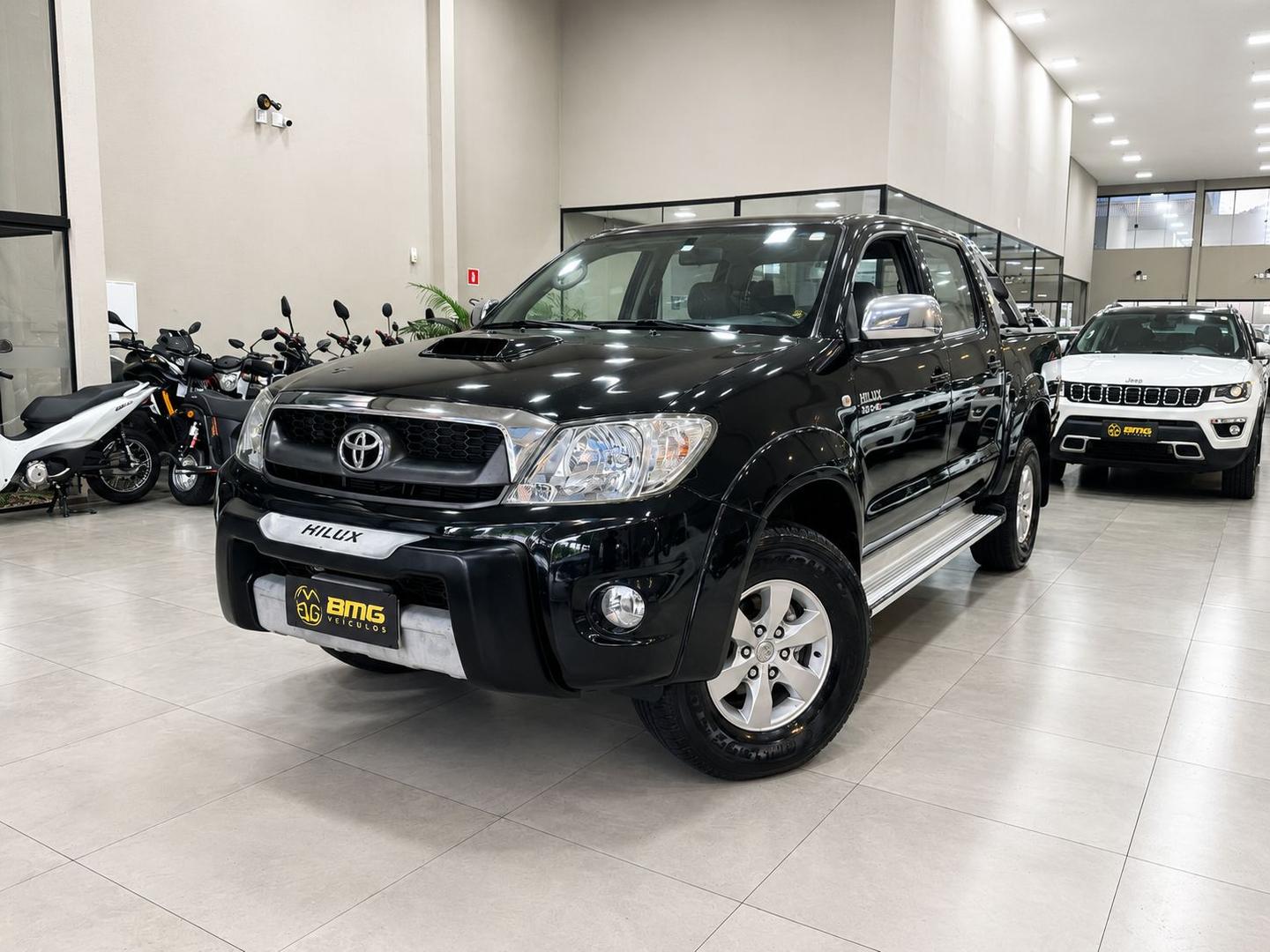 TOYOTA HILUX SRV 3.0 TURBO DIESEL 4X2 - foto 2