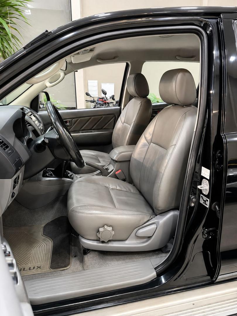 TOYOTA HILUX SRV 3.0 TURBO DIESEL 4X2 - foto 7