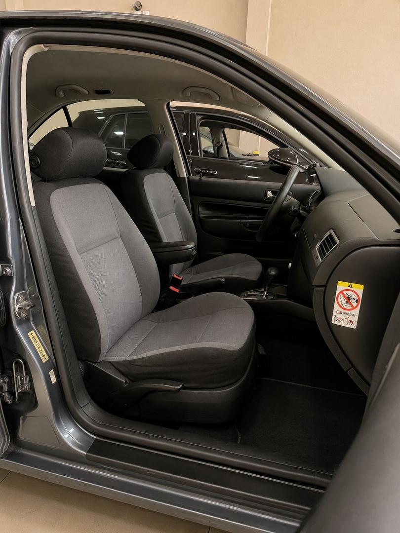 VOLKSWAGEN BORA 2.0 AUT - foto 9