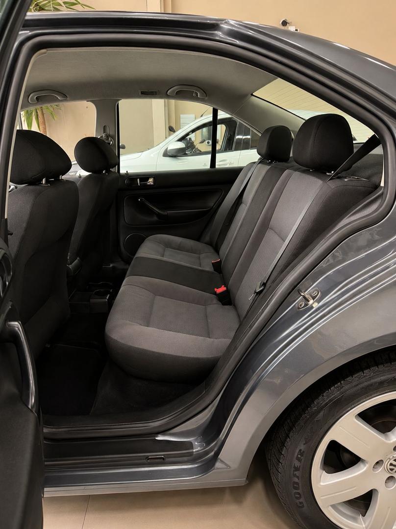 VOLKSWAGEN BORA 2.0 AUT - foto 8