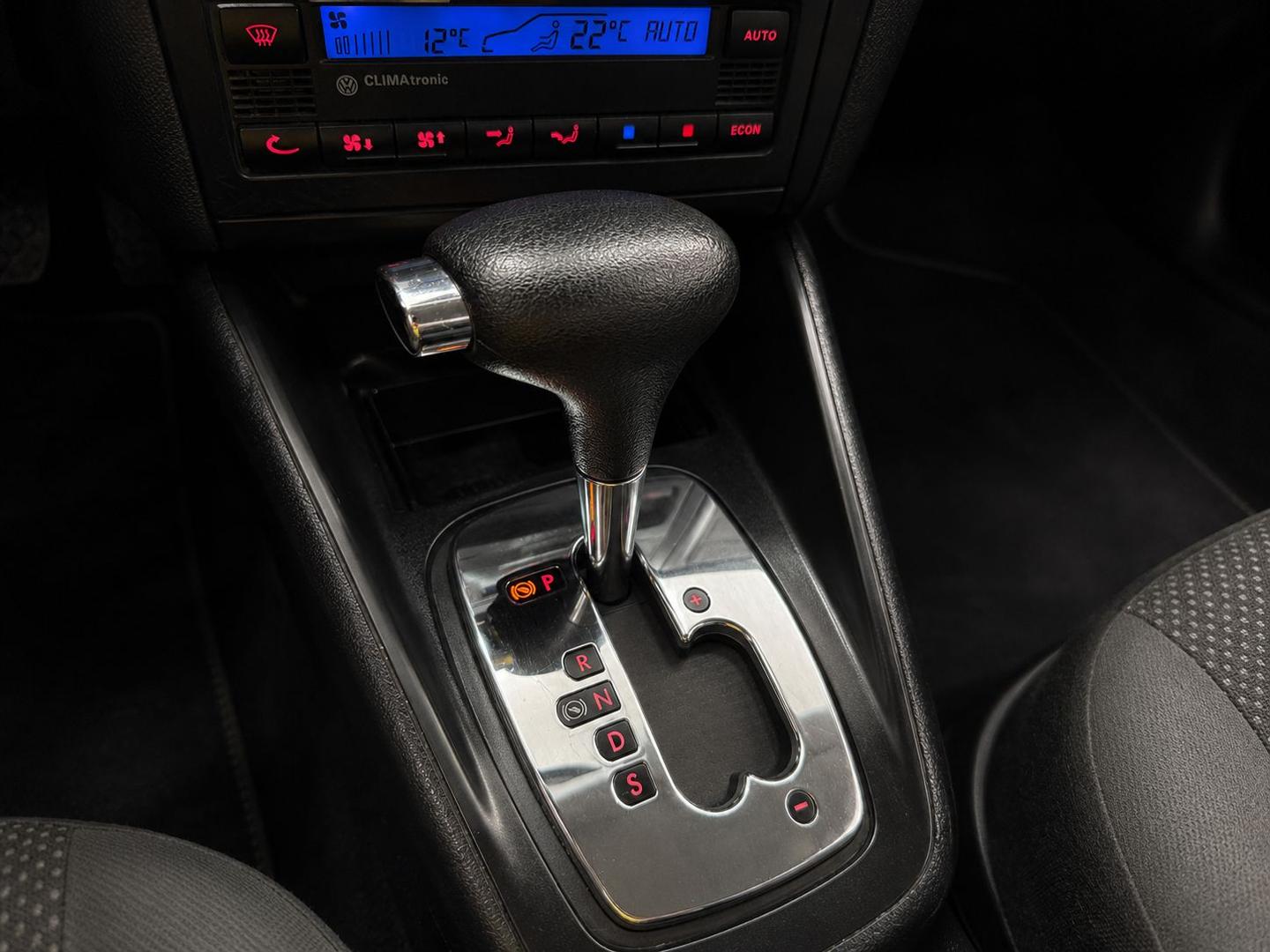 VOLKSWAGEN BORA 2.0 AUT - foto 13