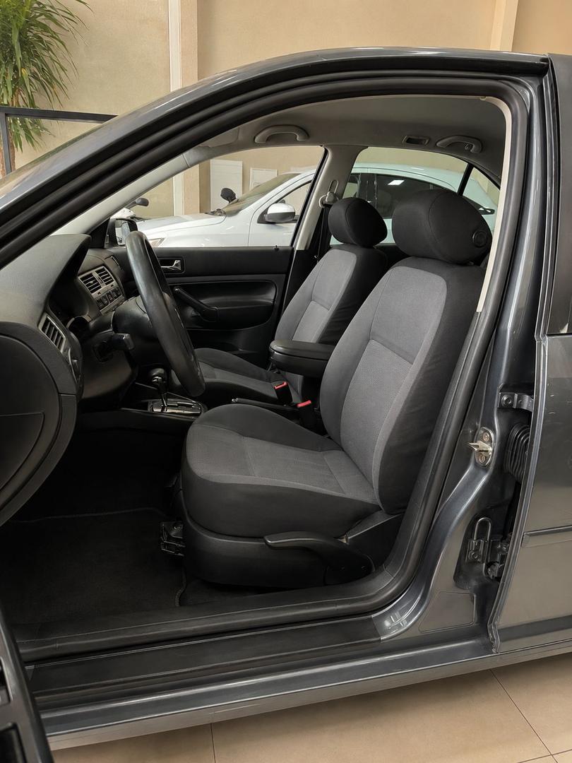VOLKSWAGEN BORA 2.0 AUT - foto 7