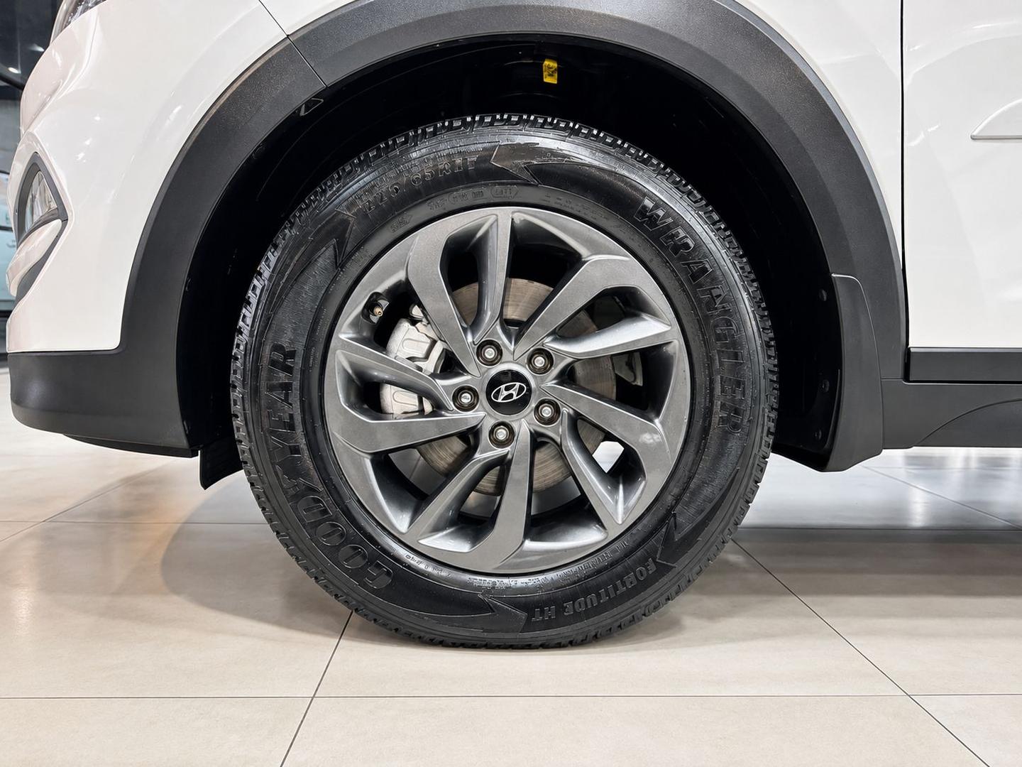 HYUNDAI TUCSON GLS 1.6 TURBO - foto 18