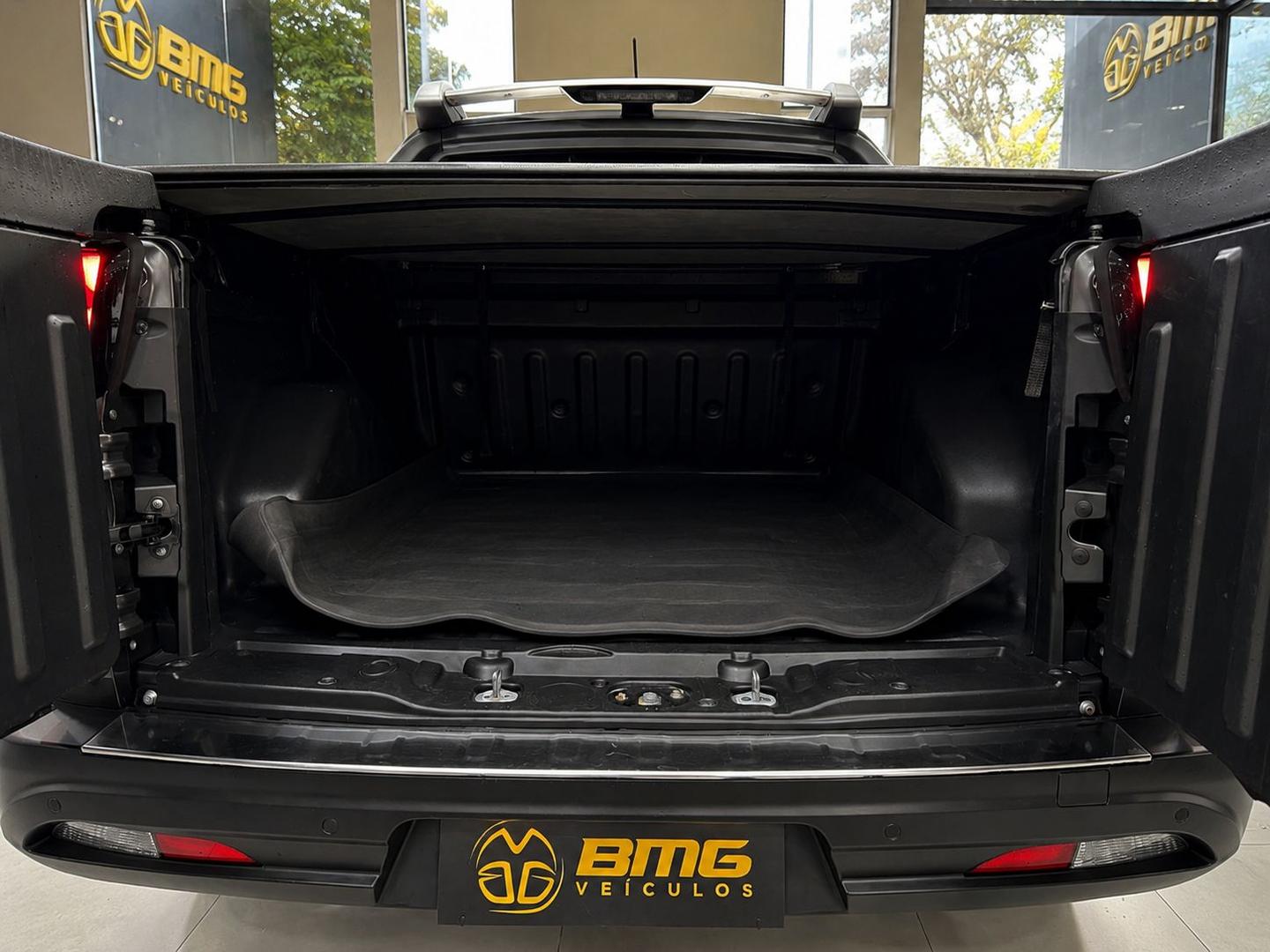 FIAT TORO VOLCANO 2.0 TURBO DIESEL 4X4 - foto 17