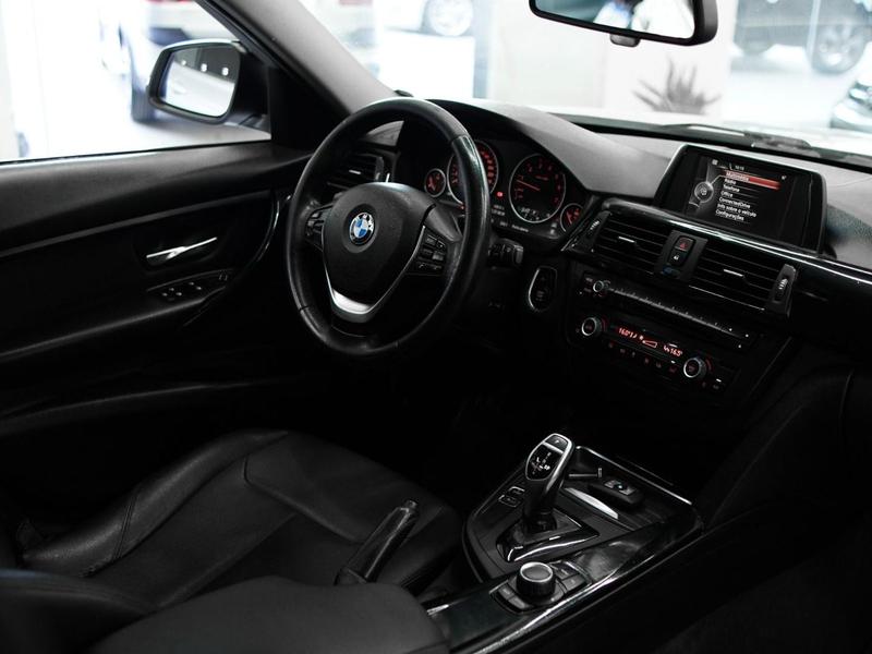 BMW 320i Active Flex - foto 6